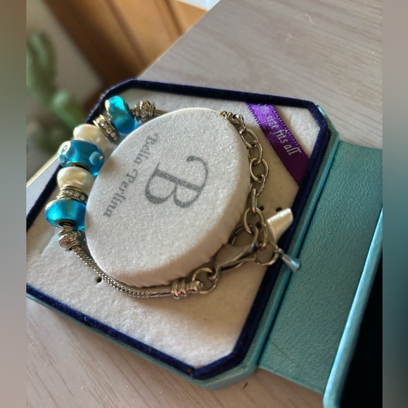 Bella Perlina Silver Bracelet with Blue/White/Silver Beads - Picture 12 of 15